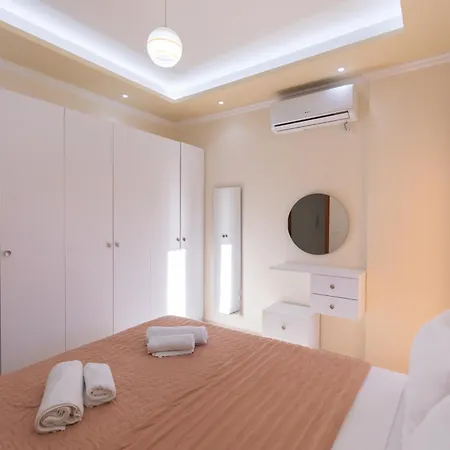 Апартаменты Emi Apartment's *